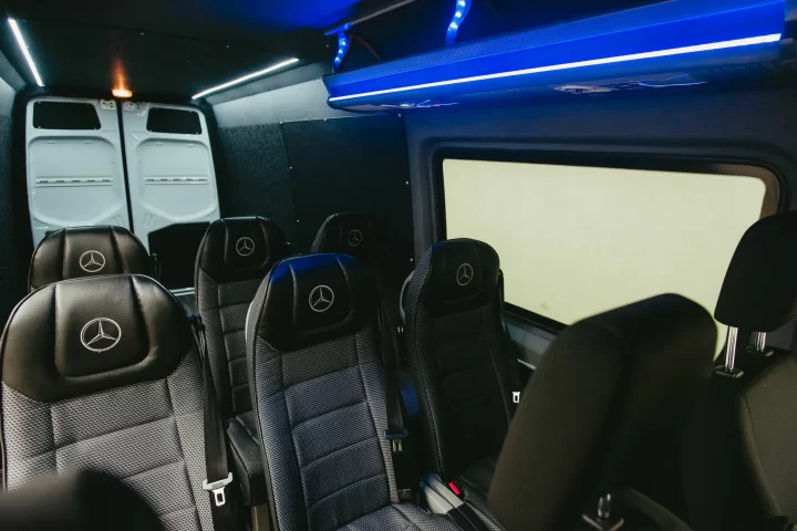 Mercedes Sprinter 907-319 CDI6